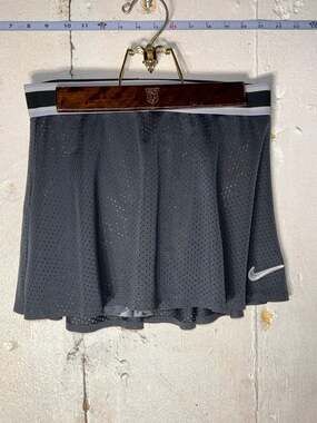 NikeCourt Dri-FIT Women's Perforated Tennis Skirt with Floral Inner Shorts Black